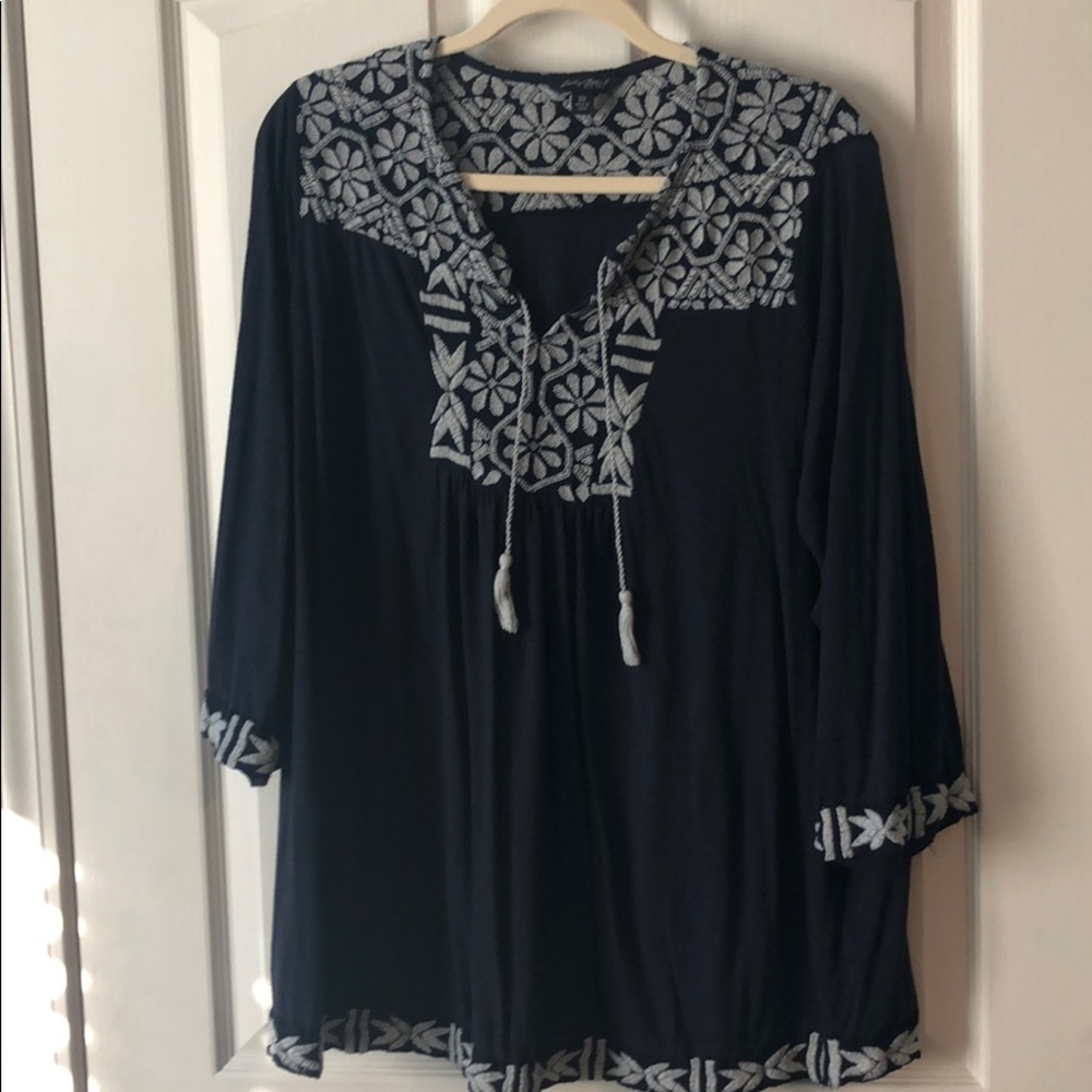 3/4 length navy embroidered lucky brand blouse